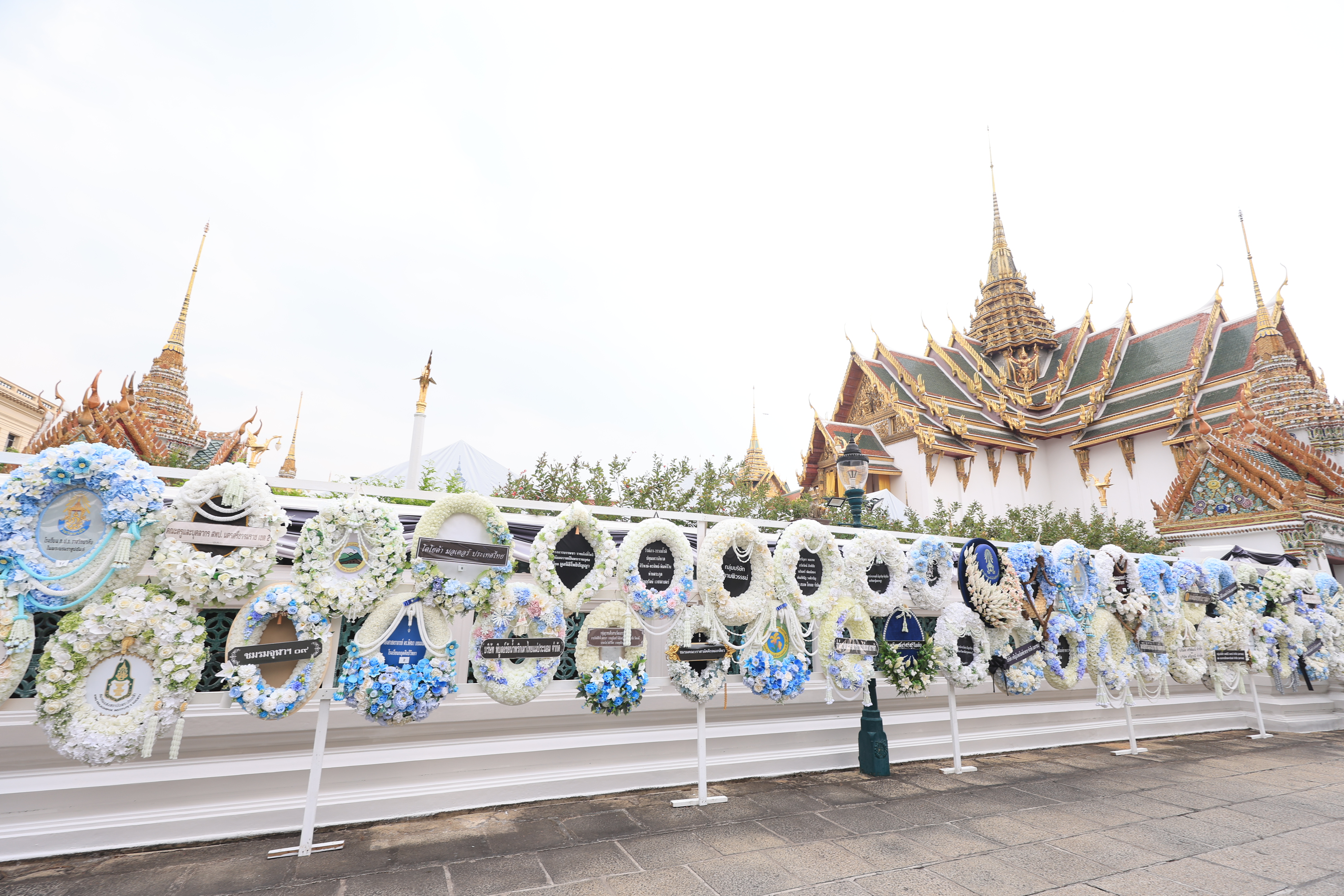 title - คณะผู้บริหาร ส.ป.ก. ร่วมผลัดเวรเฝ้าฯ พระพิธีธรรมสวดพระอภิธรรมพระบรมศพ สมเด็จพระนางเจ้าสิริกิติ์ พระบรมราชินีนาถ พระบรมราชชนนีพันปีหลวง